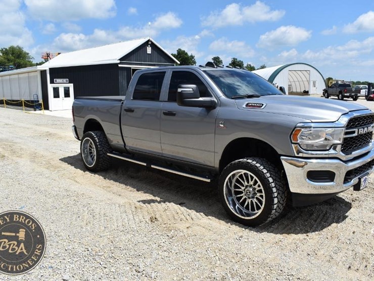2024-ram-3500-hd-image-26
