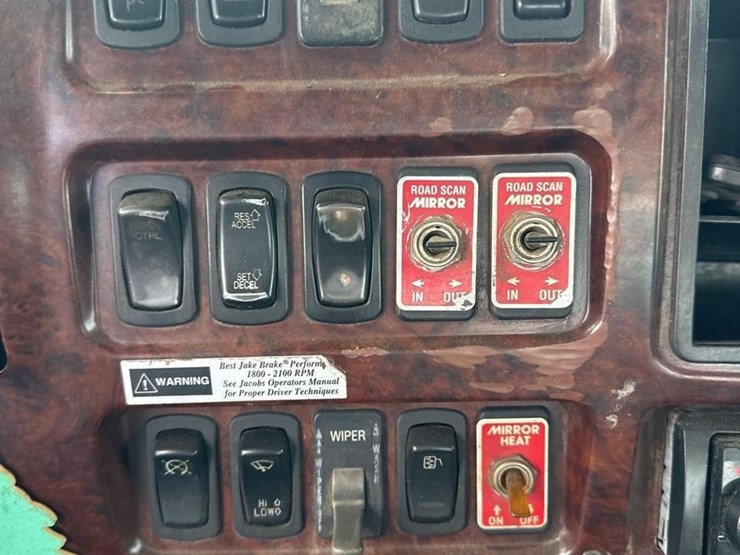 2001-mack-ch613-image-26