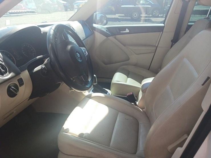 2012-volkswagen-tiguan-image-4