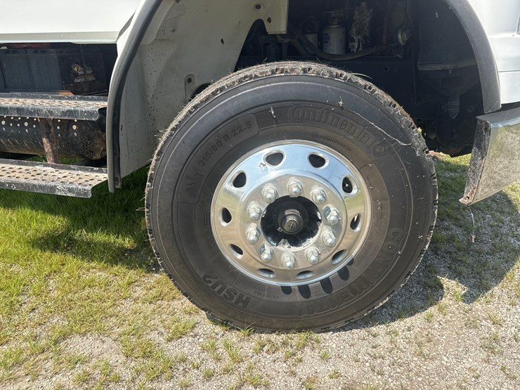 2003-freightliner-fl80-image-21