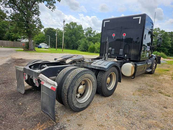2018-peterbilt-579-image-22