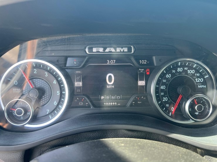2022-dodge-2500-image-32