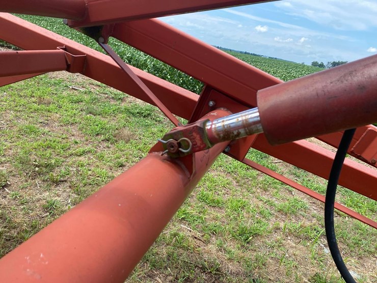 hutchison-10x71,-swingaway-auger-image-13