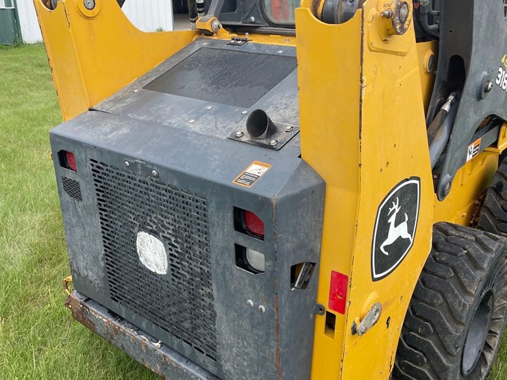 2019-deere-318g-image-5