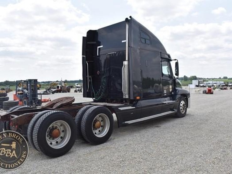 1997-freightliner-century-120-image-8