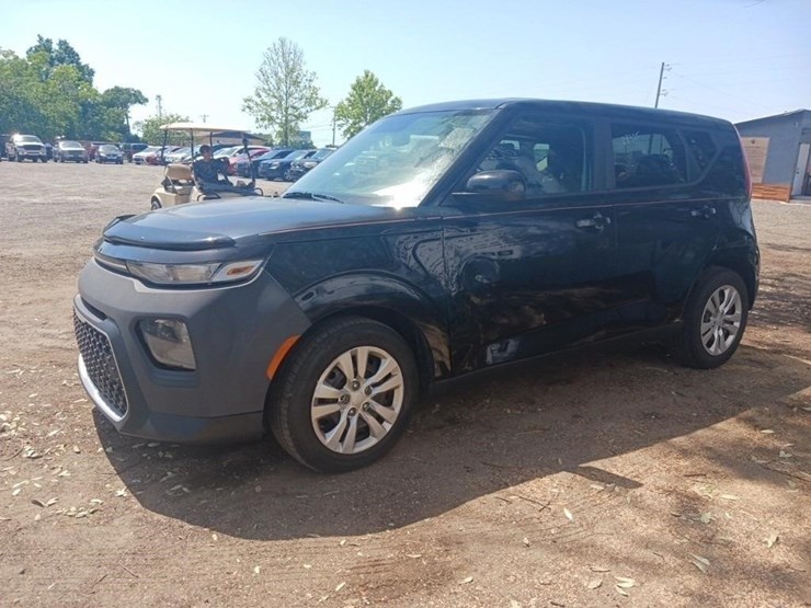 2020-kia-soul-runs/moves-lx-image-3