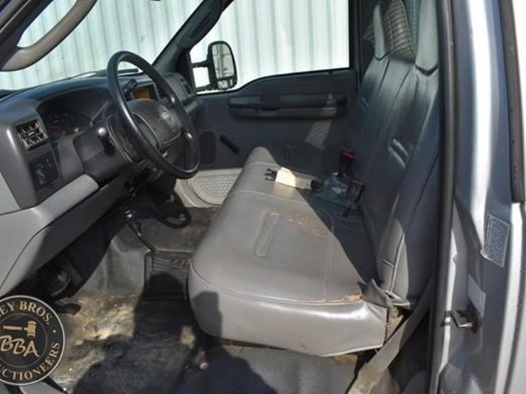 2003-ford-f550-image-33