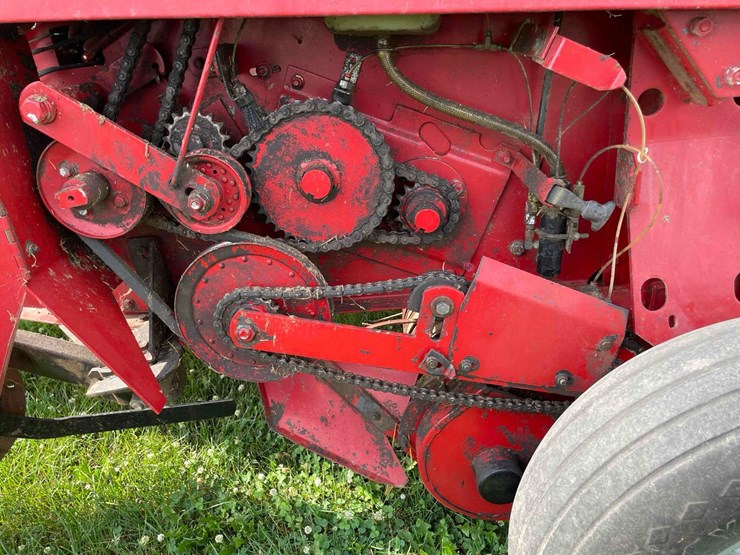 case-8430-round-baler-image-12