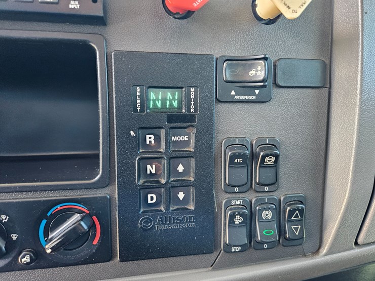 2012-peterbilt-382-image-92