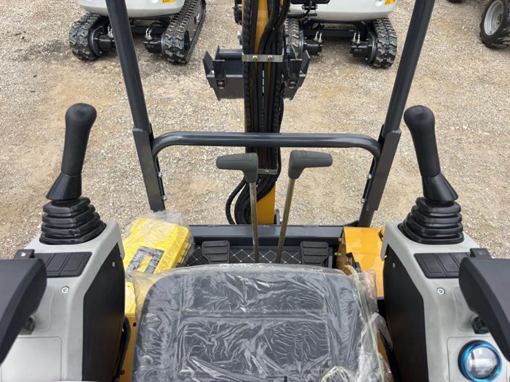 #107-•-cfg-industrial-mini-excavator-w/-hydraulic-thumb-image-5