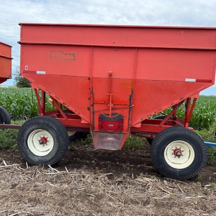 Killbros 385bu Gravity Flow Wagon  on 10 ton Westendorf Gear