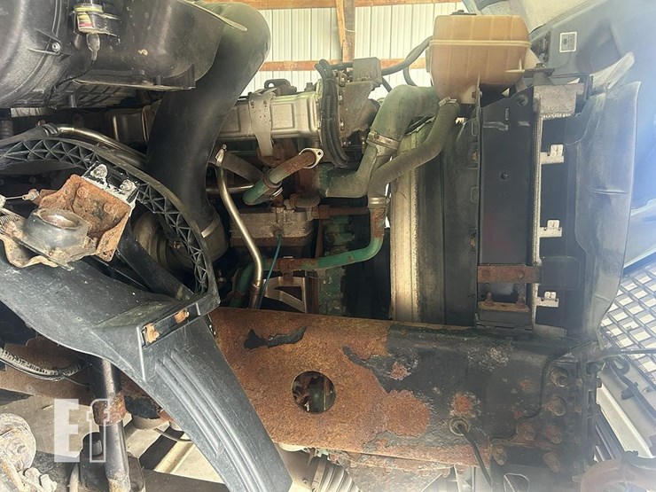 2007-volvo-vnl64t630-image-27