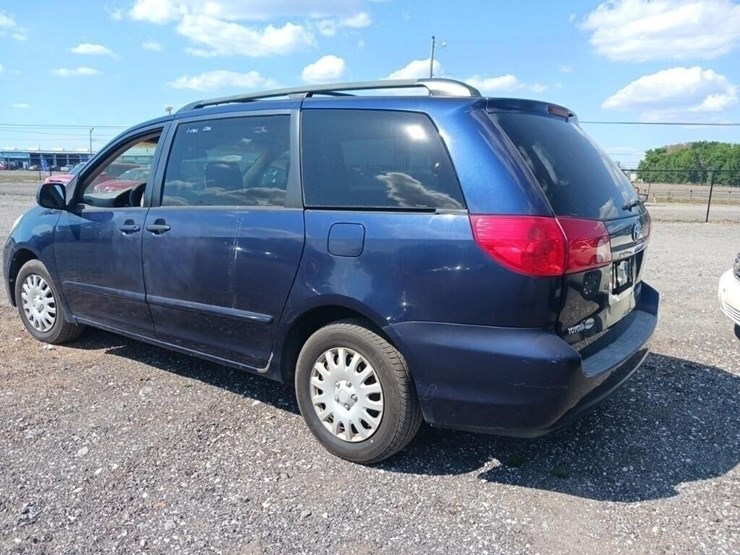 2006-toyota-sienna-image-4