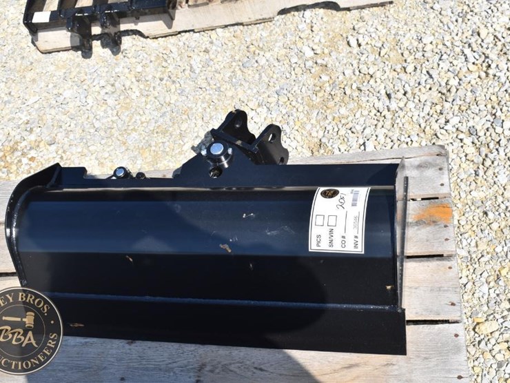 bucket,-trenching-future-32-inch-hydraulic-tilt-bucket-36546-image-2