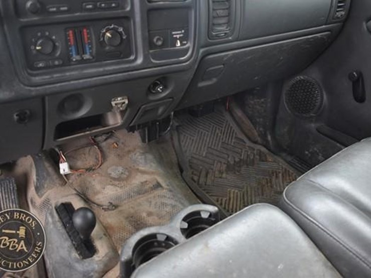 2005-chevrolet-3500-image-29