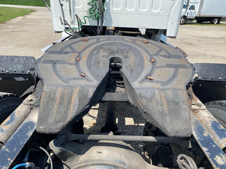 2014-freightliner-m2-image-23
