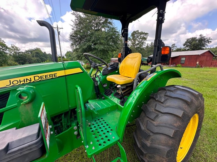 2021-john-deere-5045e-image-17