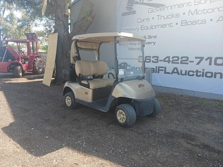2020-elec-golf-cart-runs/moves-w/charger-image-2