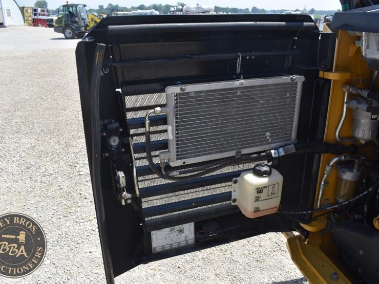 2015-caterpillar-272d2-image-29