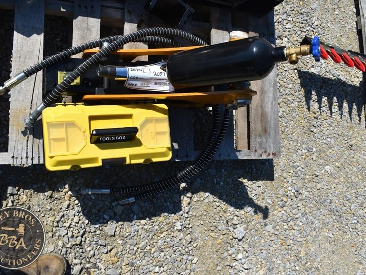 hammer/breaker---hydraulic-future-hydraulic-breaker-attachment-36549-image-2