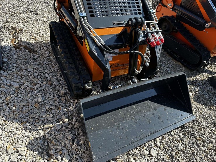 mini-skid-steer-image-7