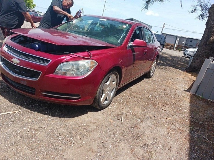 2010-chevrolet-malibu-runs/moves-lt-image-2