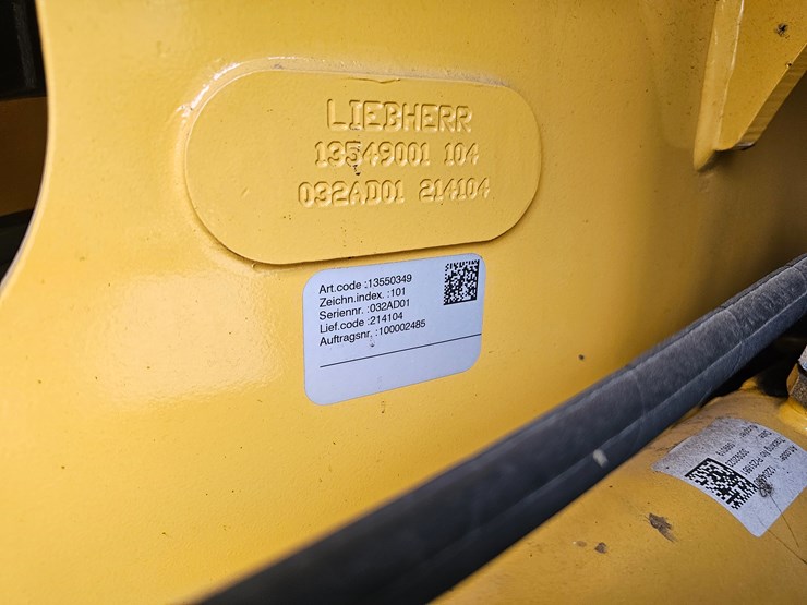 #17574-•-2024-deere-324-wheel-loader-image-48