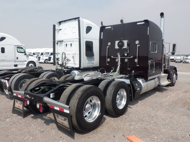 2023-peterbilt-389-image-5