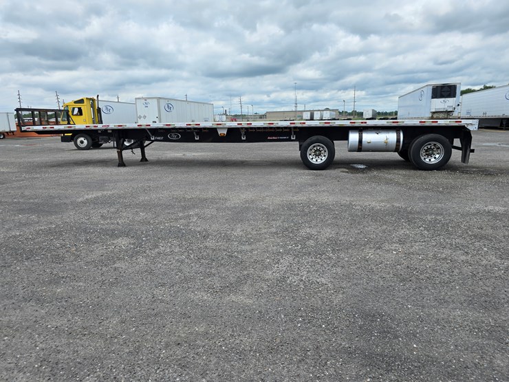 2015-great-dane-48'-x-102"-image-16