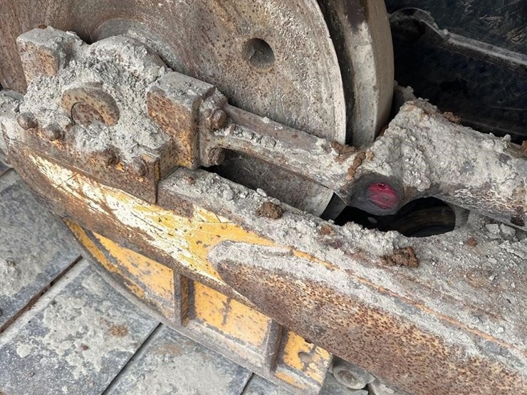 2013-deere-650k-lgp-image-21