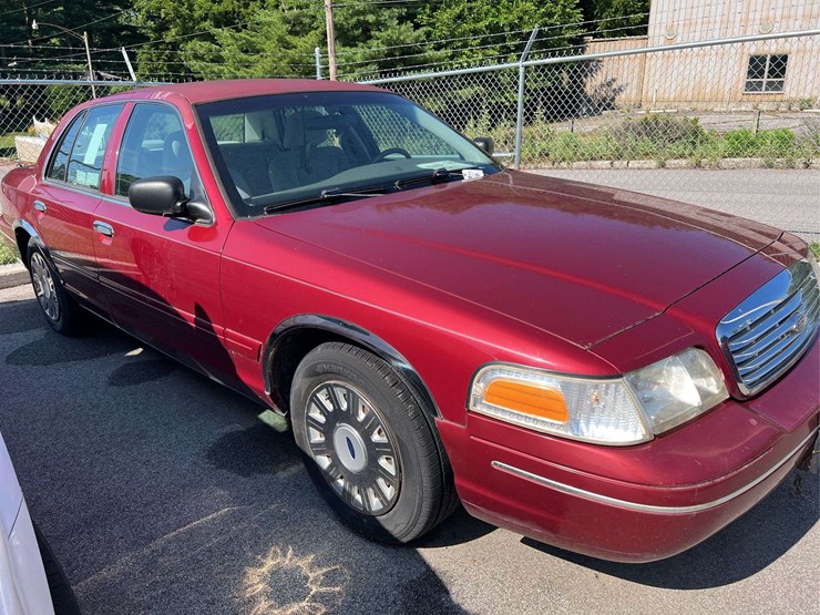 2003-ford-crown-victoria-image-4