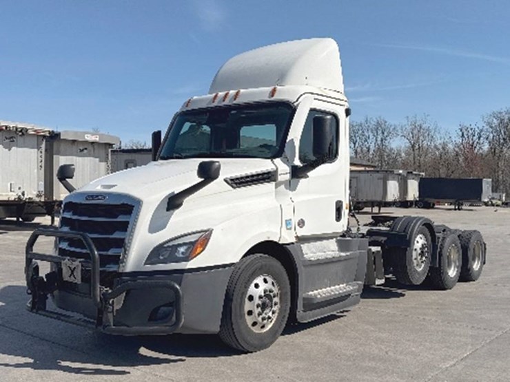 2022-freightliner-cascadia-126-image-1
