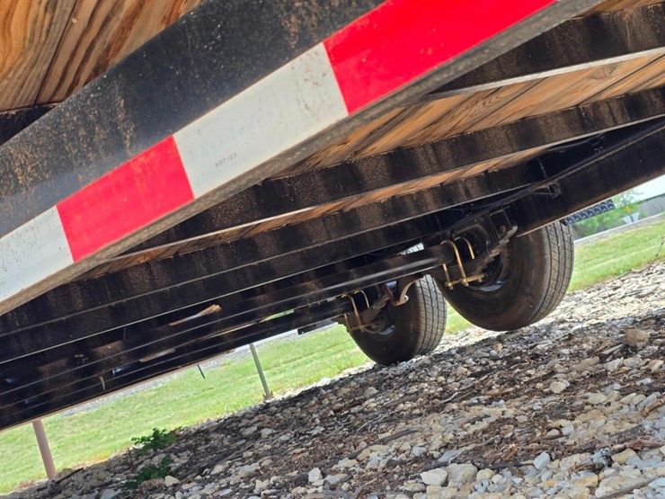 new-2022-load-trail-ch-83in-x-18ft-equipment-trailer-image-13