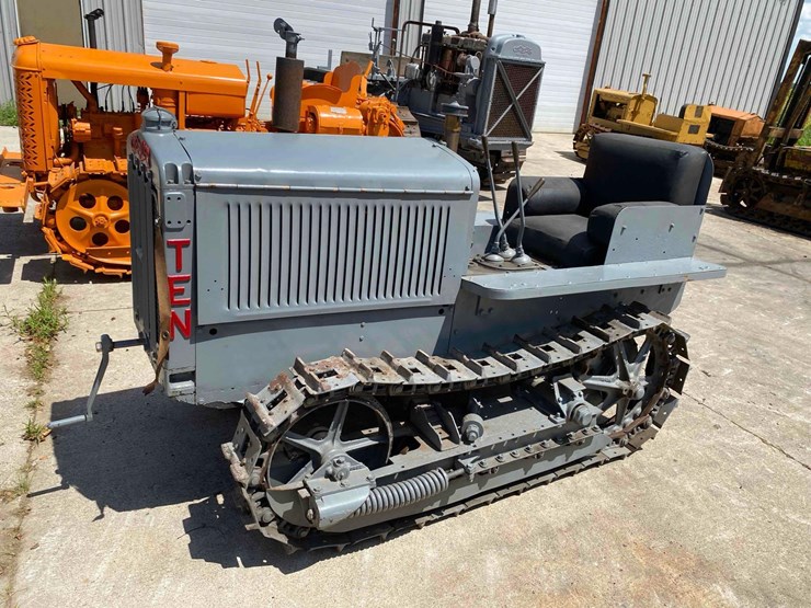 caterpillar-10-ag-crawler-image-1