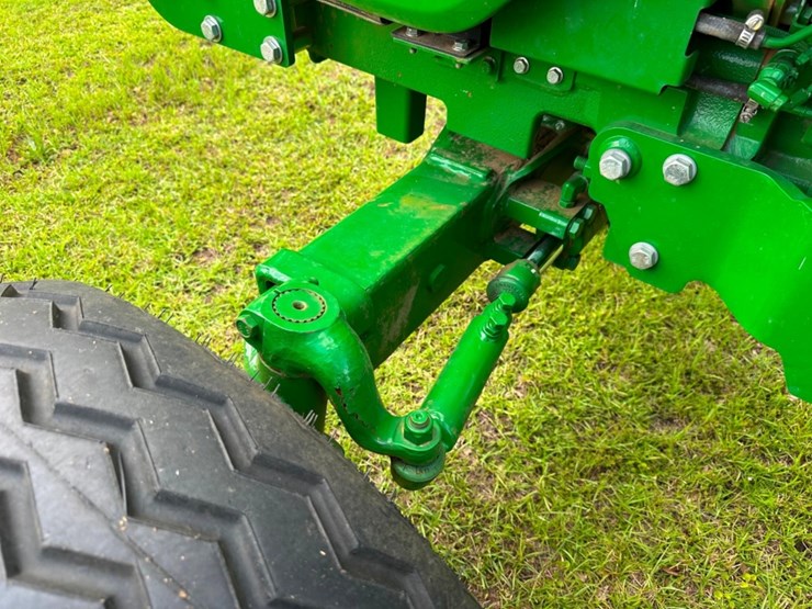 2021-john-deere-5045e-image-16