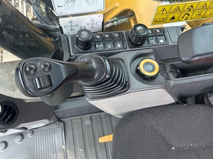 2021-caterpillar-320gc-image-30