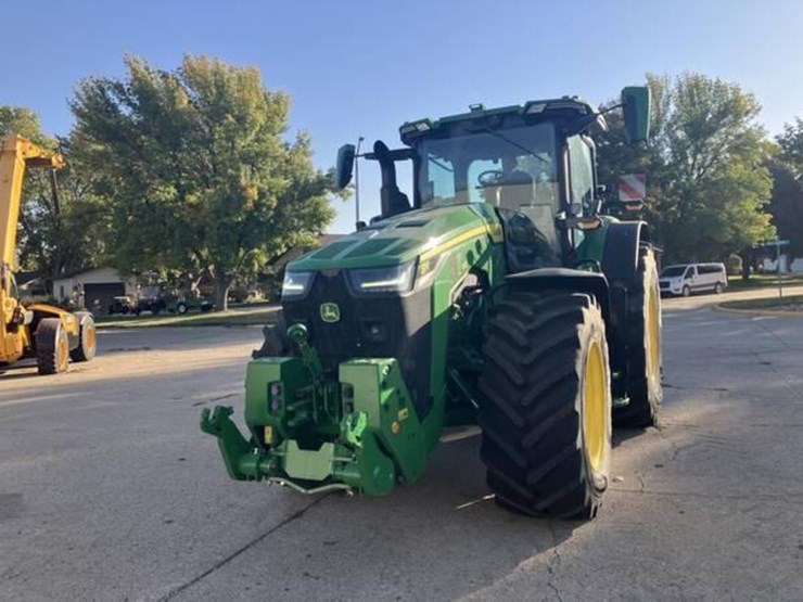 2023-john-deere-8r-410-image-4