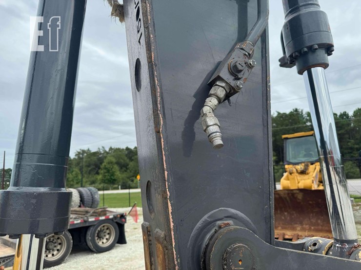 2021-deere-245g-lc-image-32