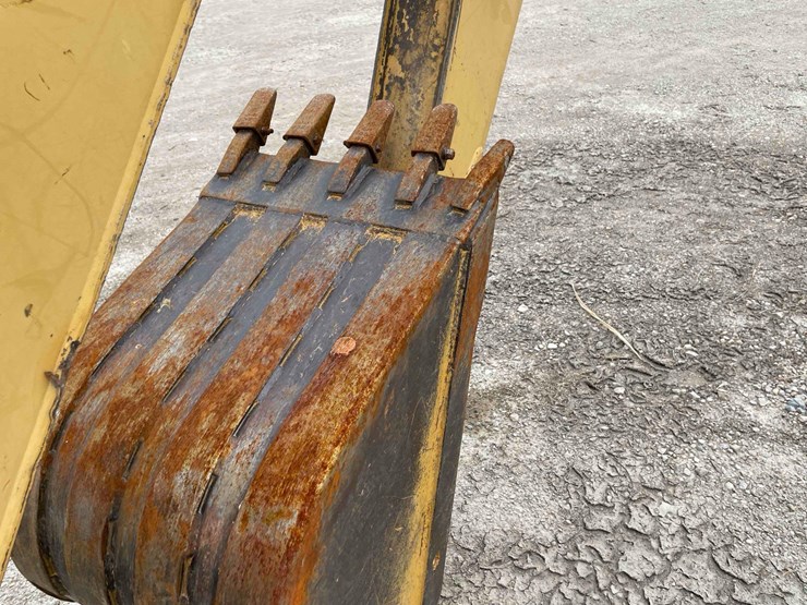 caterpillar-416b-image-21