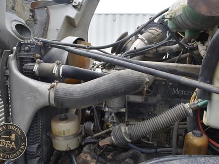 2002-freightliner-century-112-image-36