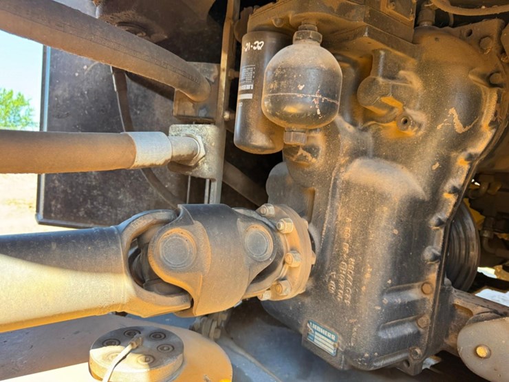 2011-liebherr-l586-image-34