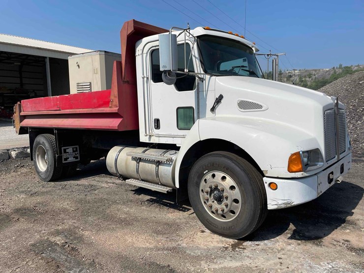 2004-kenworth-t300-single-axle-dump-truck-image-30