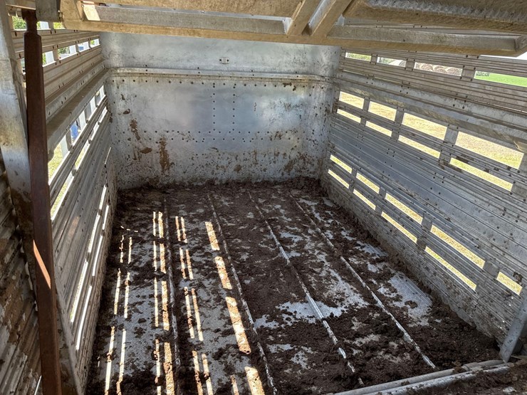 1981-wilson-livestock-trailer-image-23