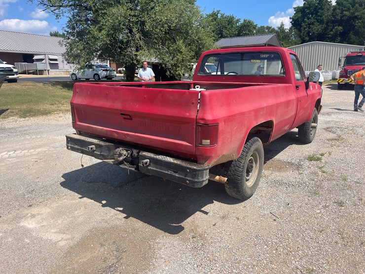 1986-chevrolet-custom-deluxe-image-3