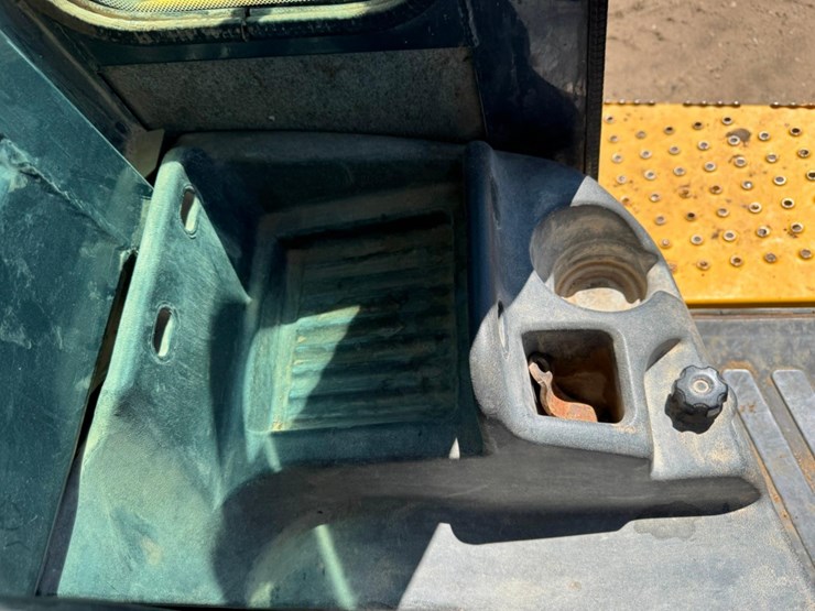 2013-deere-824k-image-51