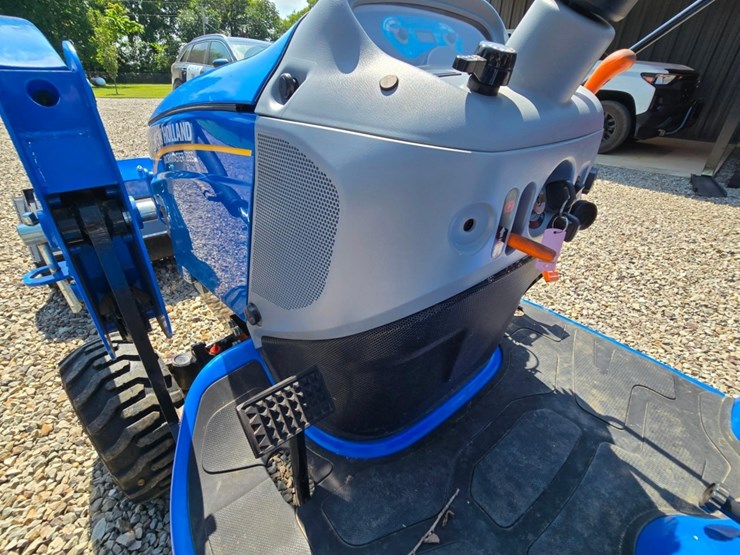 2023-new-holland-workmaster-25s-image-16