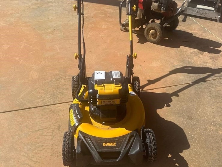dewalt-2x20v-bushless-push-mower-1925-image-3