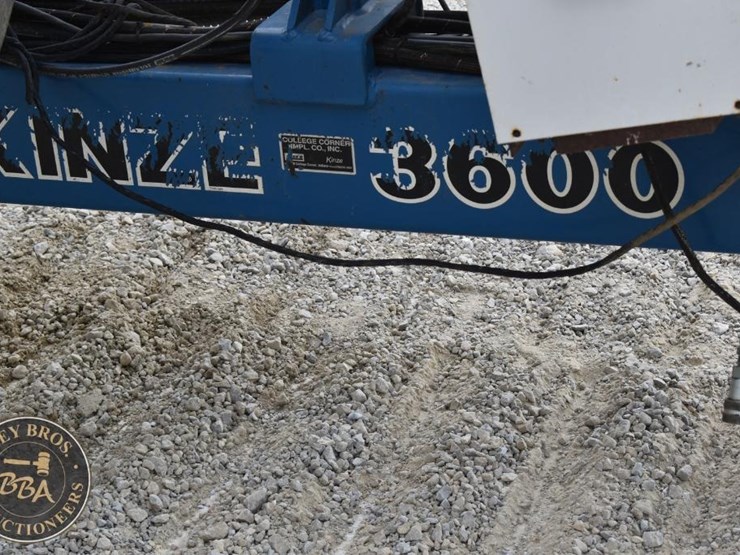 2005-kinze-3600-image-34