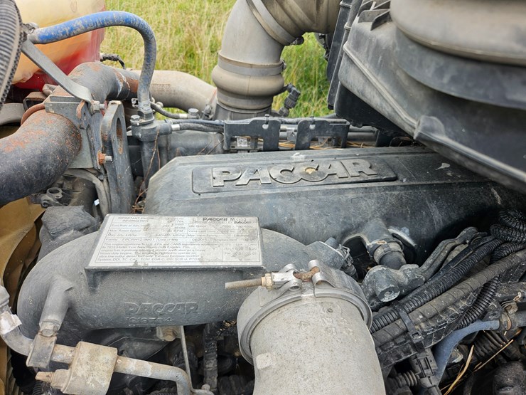 2016-peterbilt-579-image-21