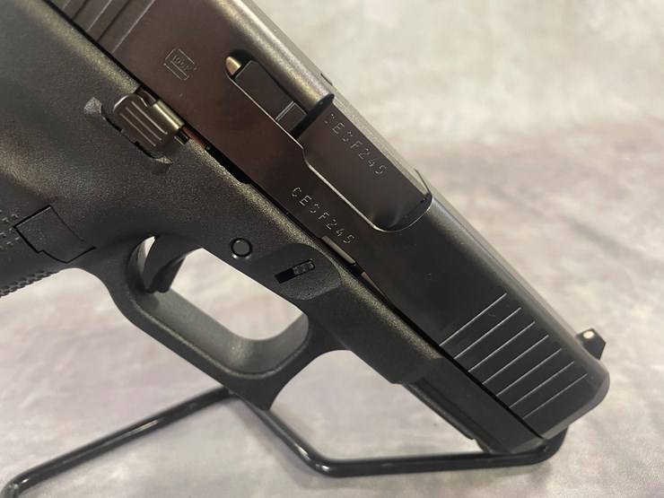 #4361-•-glock-model-19-gen-5-9mm-luger-pistol,-sn:-cesf245-image-12